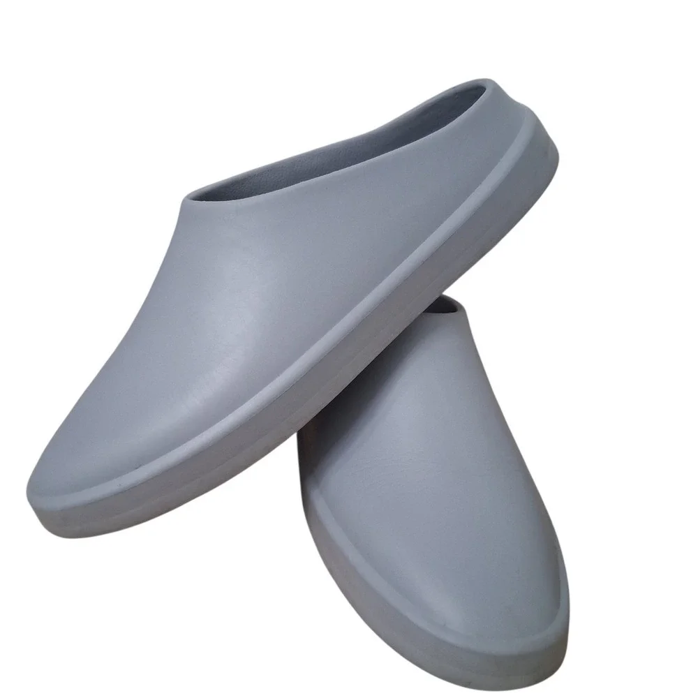 Saint Morta Slip-On Comfort Mens size 11 Grey‎ Summer Beachy Pool Side Slippers